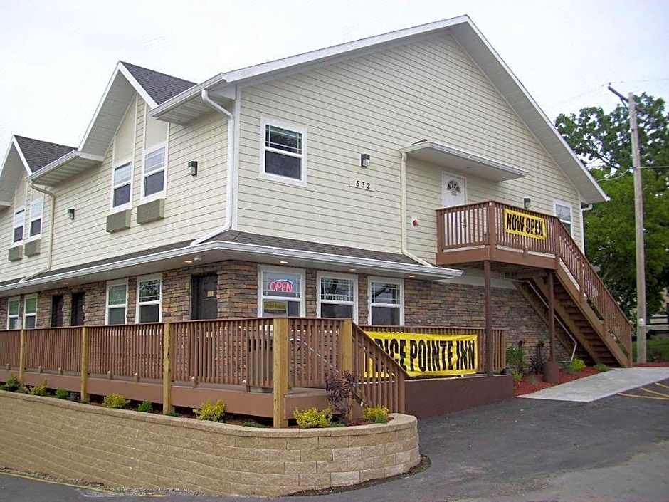 Price Pointe Inn