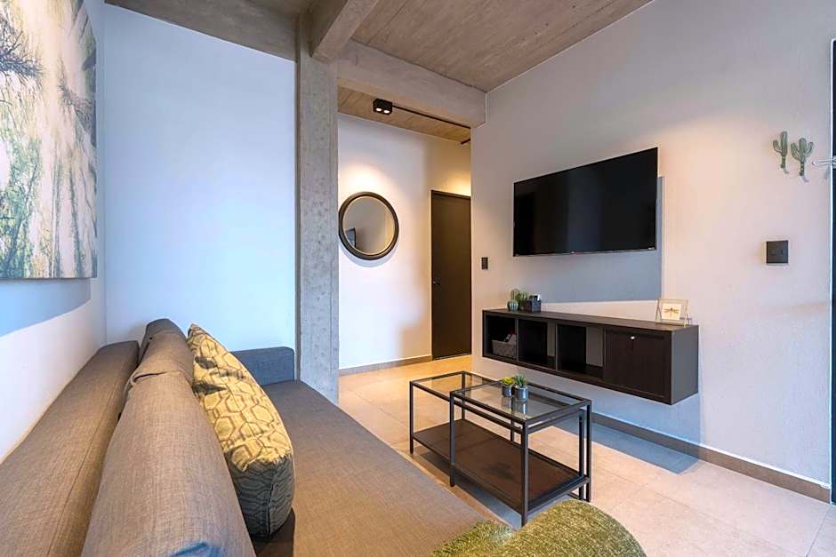 P301 Apt 2Bdrm 2bath AC private balcony Rooftop