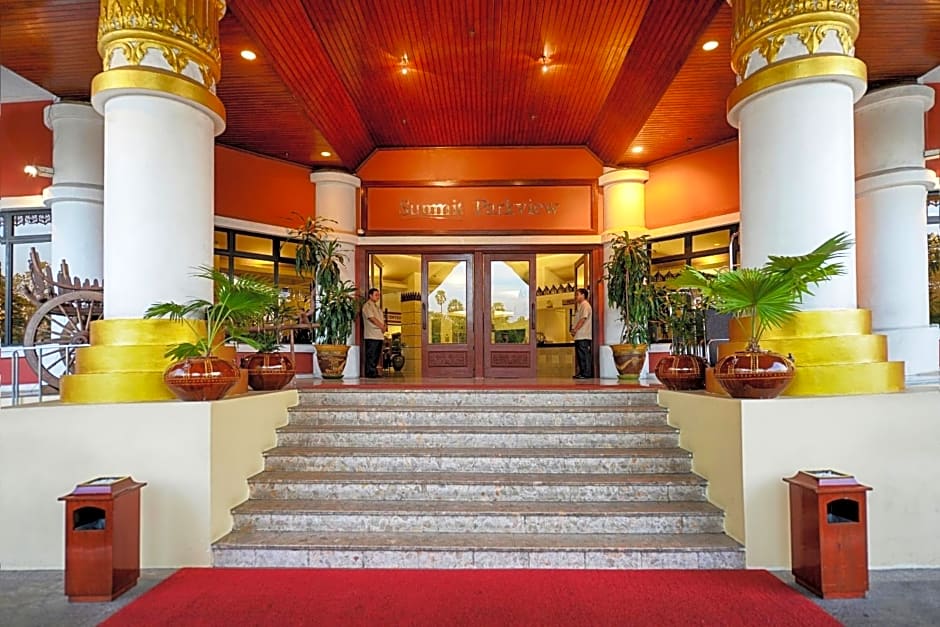 Summit Parkview Hotel