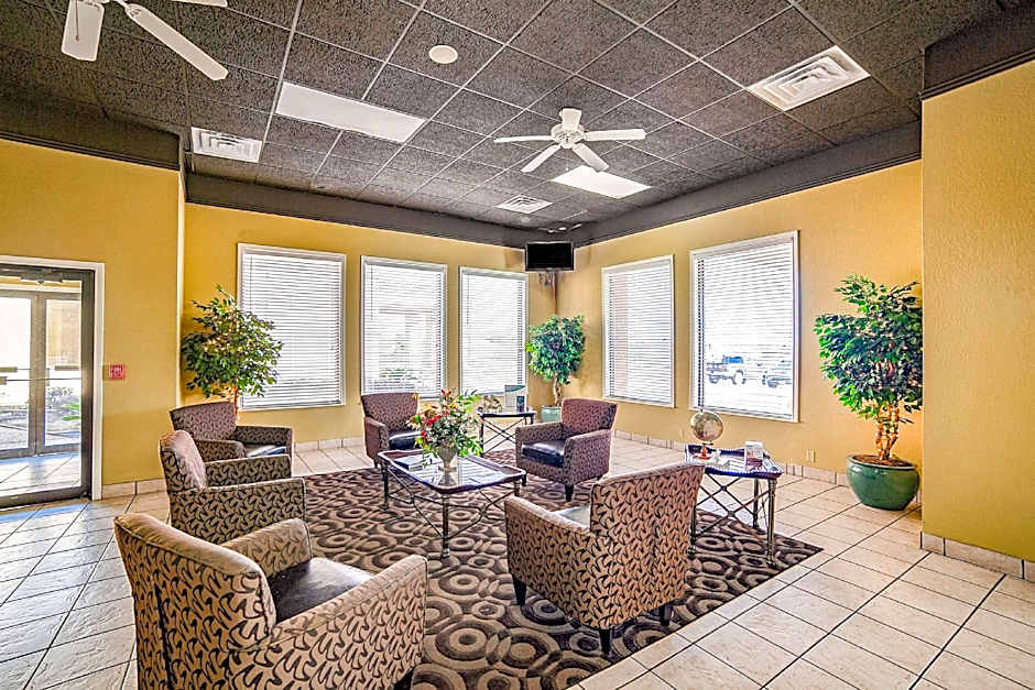 Clarion Pointe Marshall