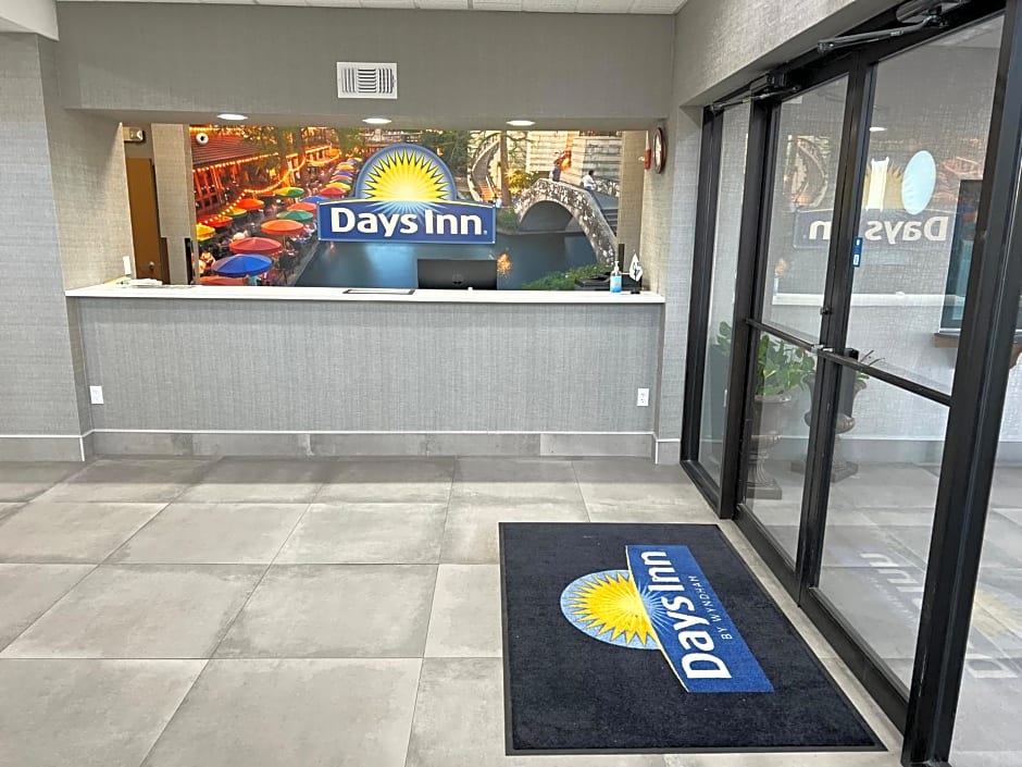 Days Inn & Suites by Wyndham San Antonio North/Stone Oak