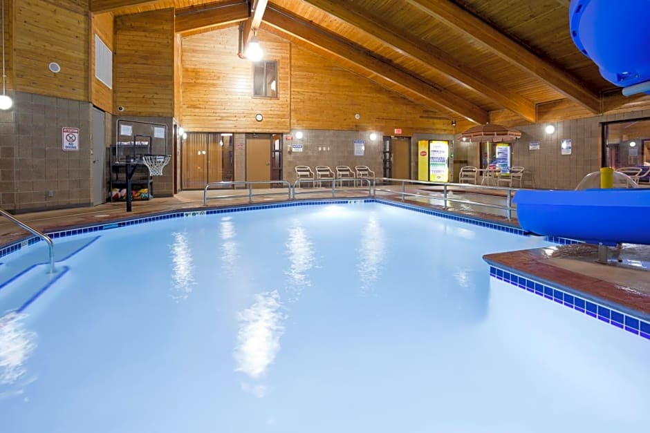 AmericInn by Wyndham Fargo West Acres