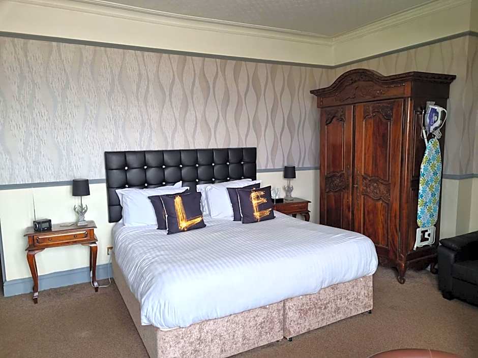 Ye Olde Fighting Cocks