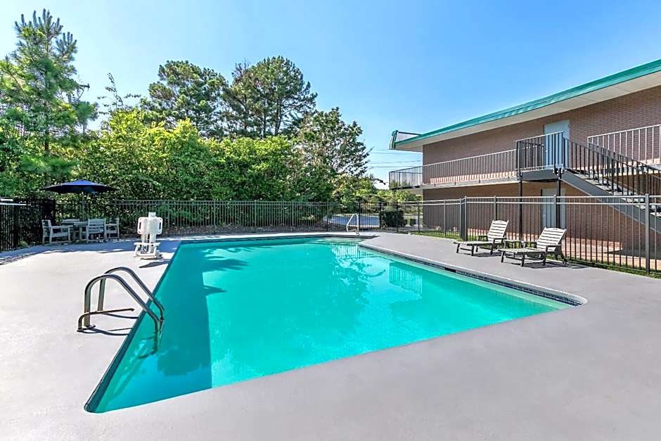 Days Inn by Wyndham Seneca