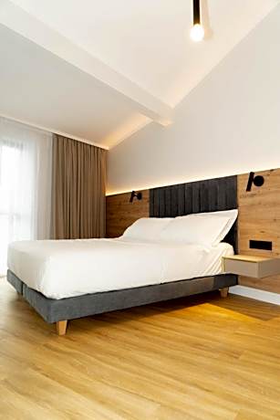 One-Bedroom Deluxe Apartment