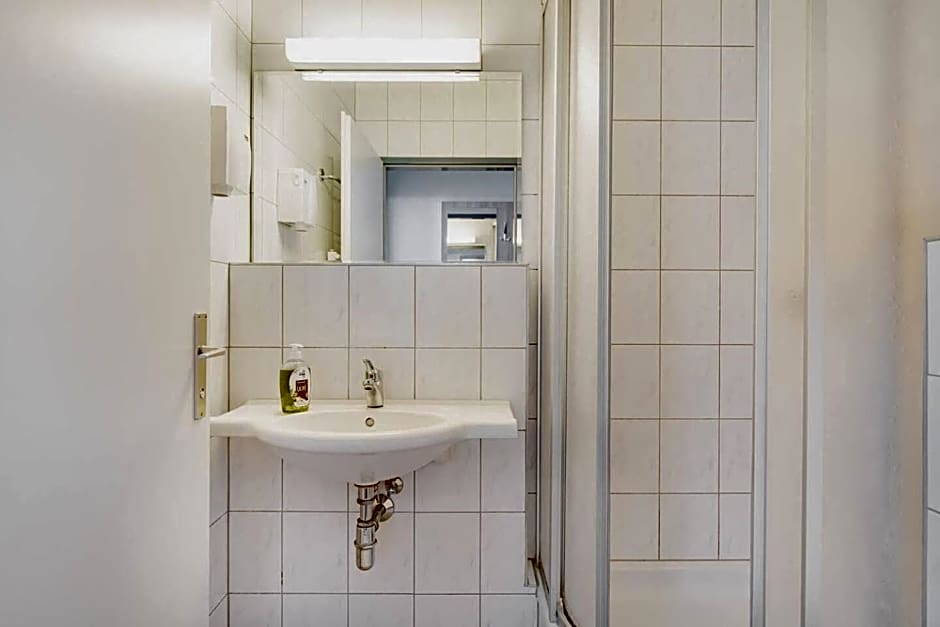 Very Central, 3 min to Metro