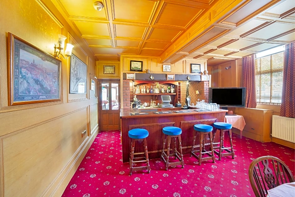 OYO The Rowers Hotel