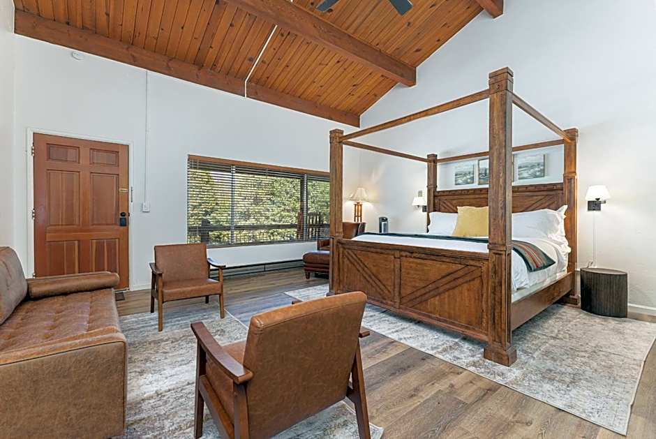 Camp Nelson Lodge Room 10