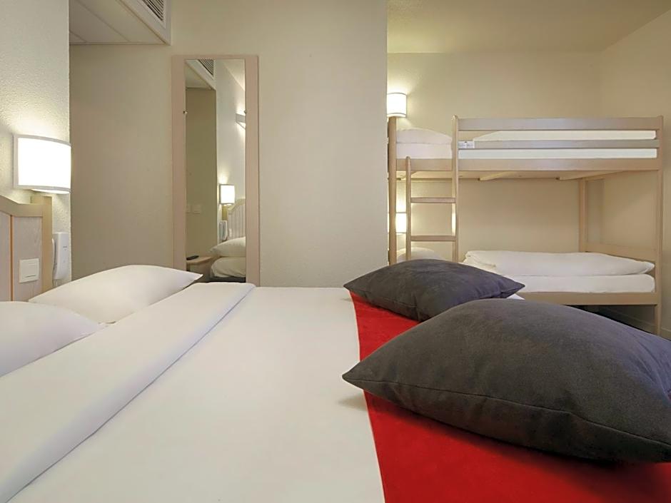 CAMPANILE VAL DE France