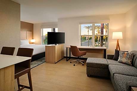 Studio, 1 King, Sofa bed