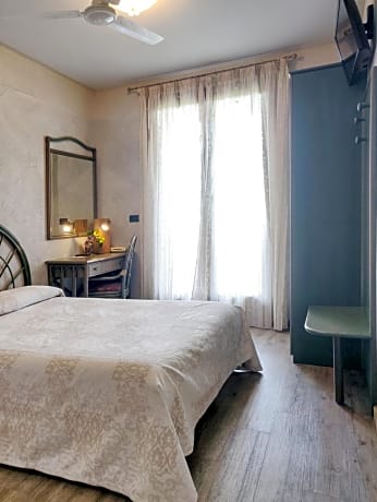 Double Room with Lake View - Annex (without breakfast)