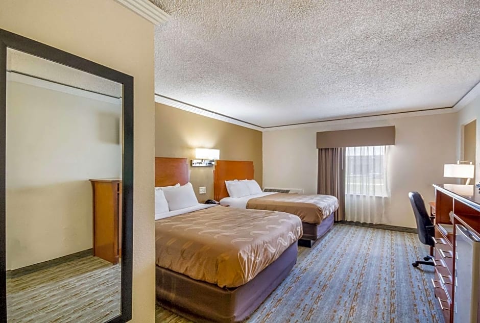 Quality Inn & Suites Kansas City - Independence I-70 East