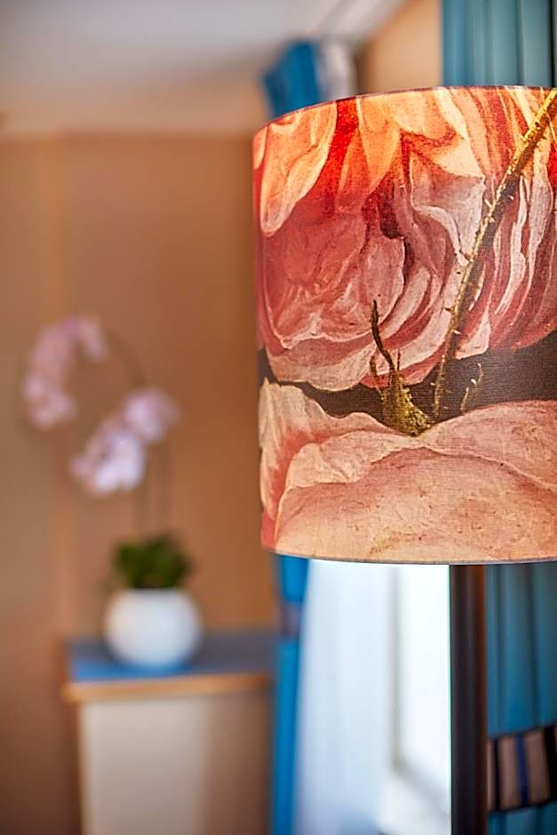 Carlton Ambassador Hotel