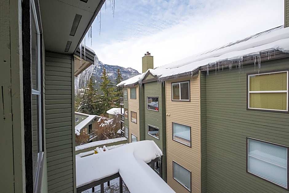 Powderview by Outpost Whistler