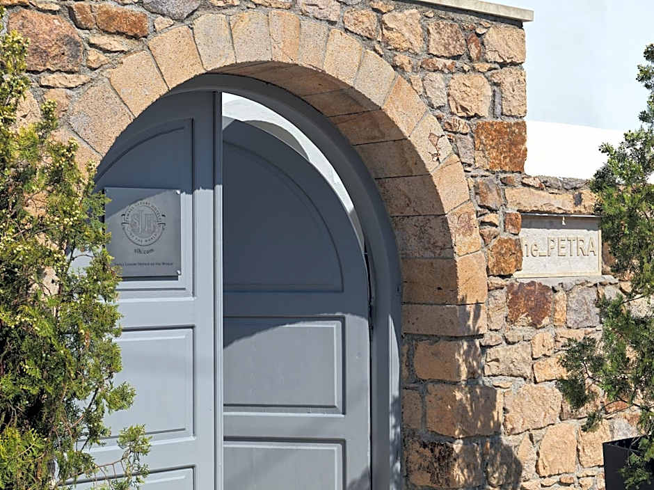 Petra Hotel & Suites