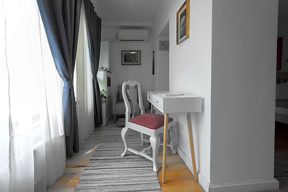 YellowBoot Aparthotel