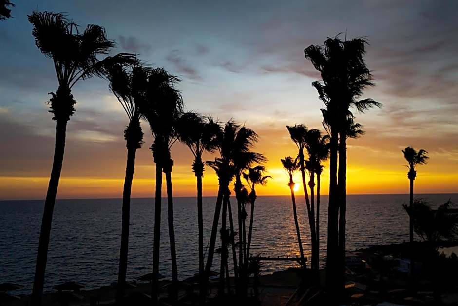 Cavo Maris Beach Hotel