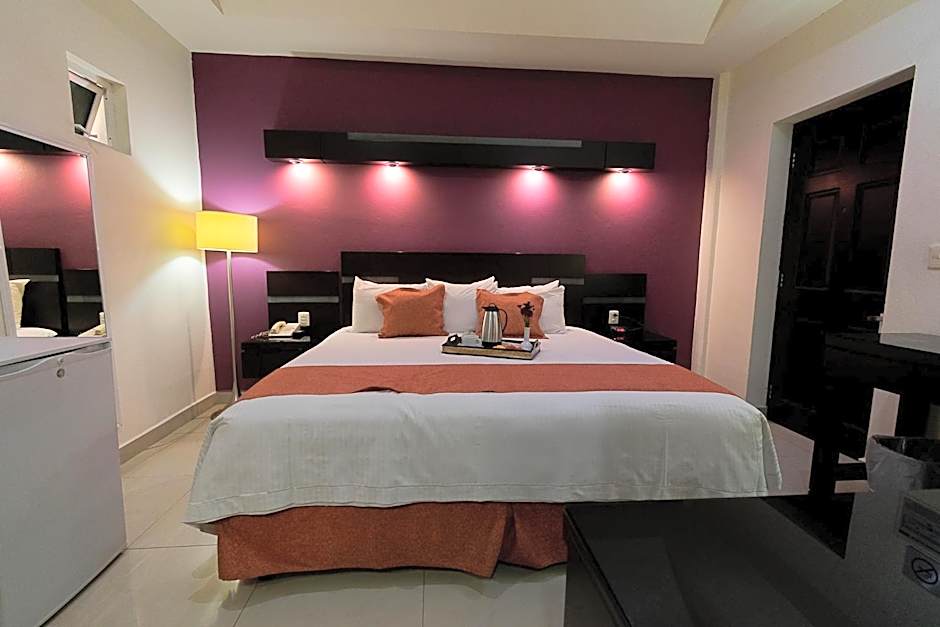 Photo 1 of 4 of Standard 1 King Bed