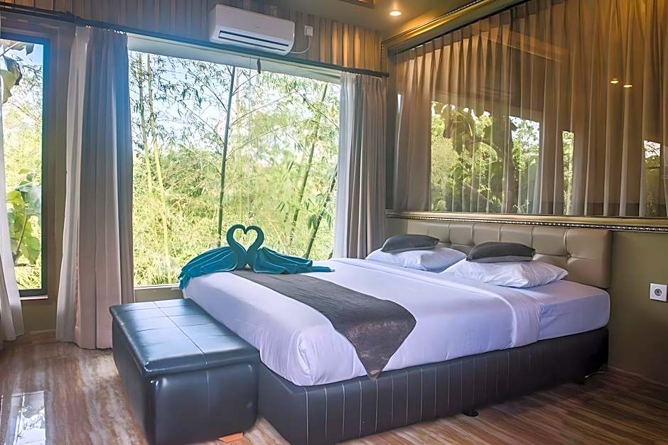 Bombora Surf Camp Hotel