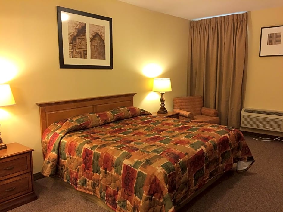 Country Regency Inn & Suites