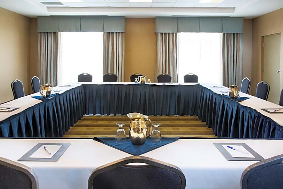 Holiday Inn Express & Suites Ottawa West - Nepean by IHG