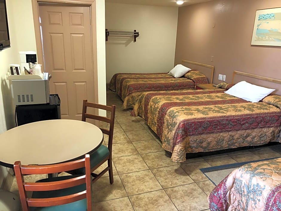 Toppers Motel