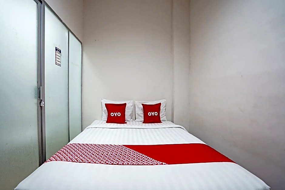 OYO Flagship 90890 Bratang Gede Residence