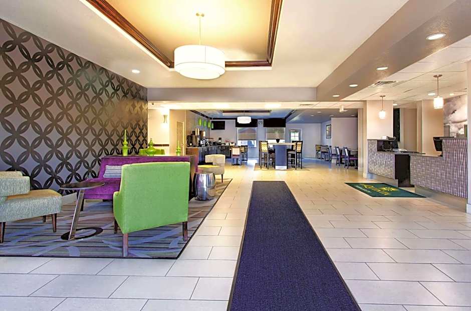 La Quinta Inn & Suites by Wyndham Tampa South
