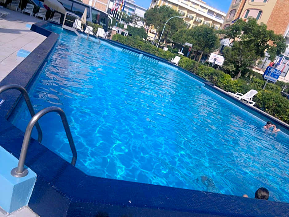 Hotel AMALFI & Restaurant Karaoke Bar