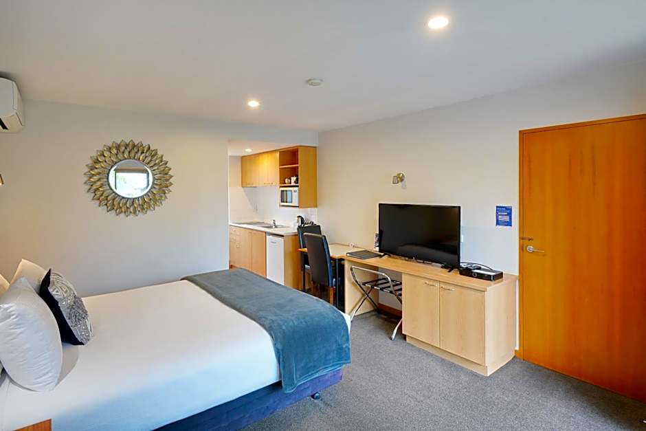 306 Motel Apartments