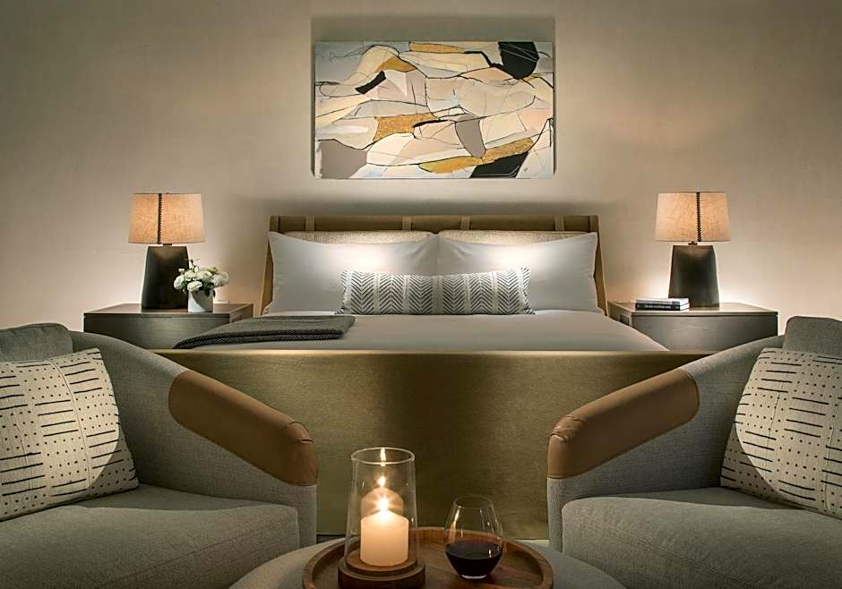 Foto 1 di 4 di Standard 1 King Bed Guestroom, Accessible