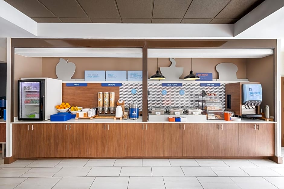 Holiday Inn Express & Suites Spring Hill By IHG