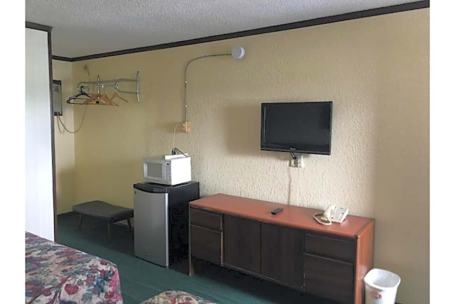 Capri Motel By OYO Elwood, Wathena