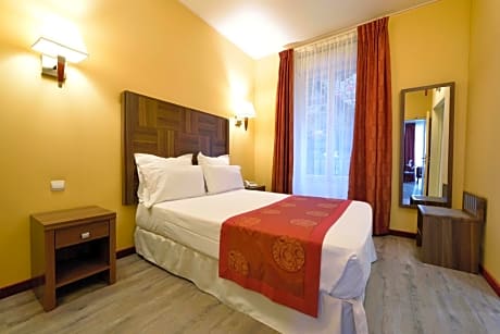 Classic Double Room with Garden View