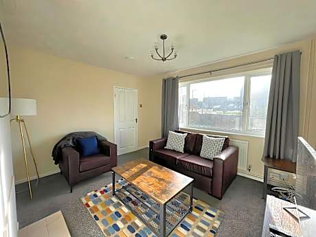 Large 6 Person Home with Garden and Free Parking