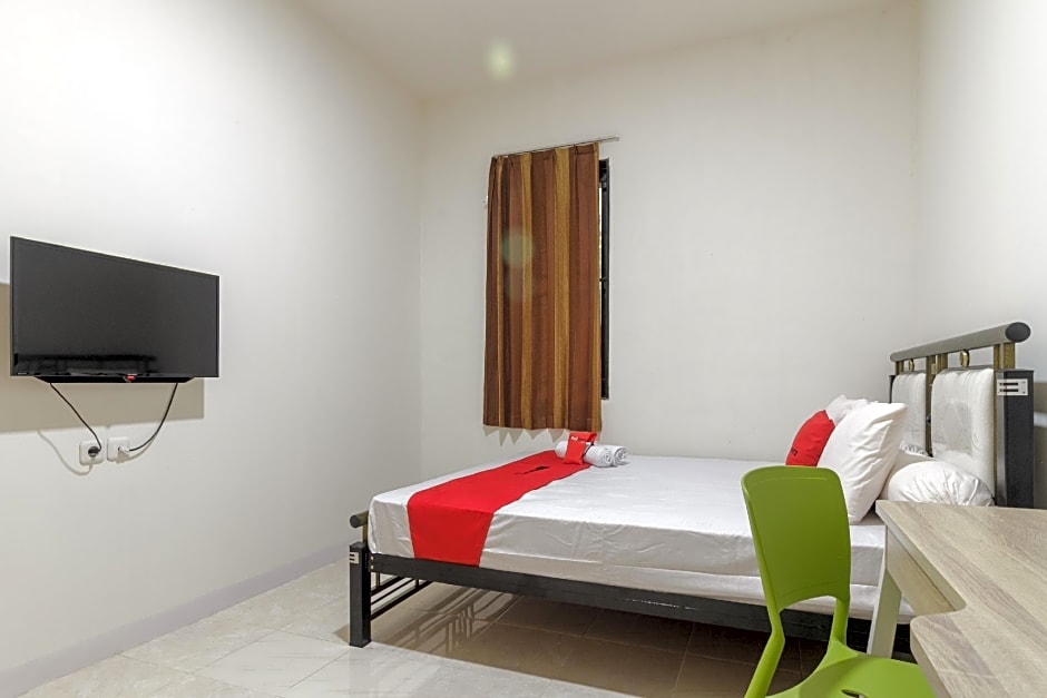 RedDoorz near AP Pettarani 3
