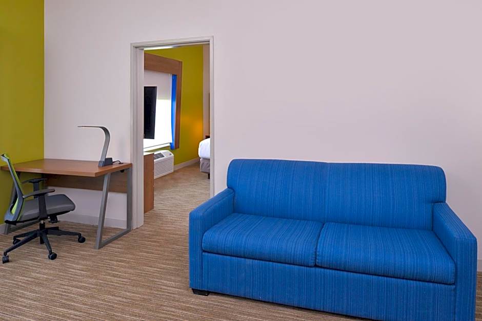 Holiday Inn Express & Suites Omaha - 120th and Maple By IHG