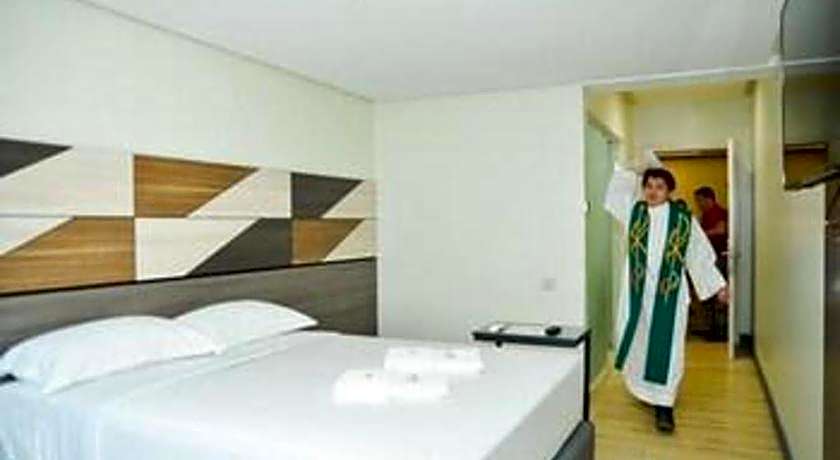 Travelite Hotel Legarda