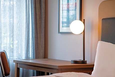 Deluxe One-Bedroom Suite - Non-Smoking