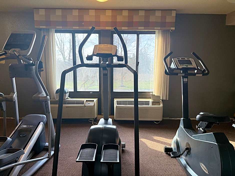 Ashbourne Hotel Canton/Hall of Fame I-77