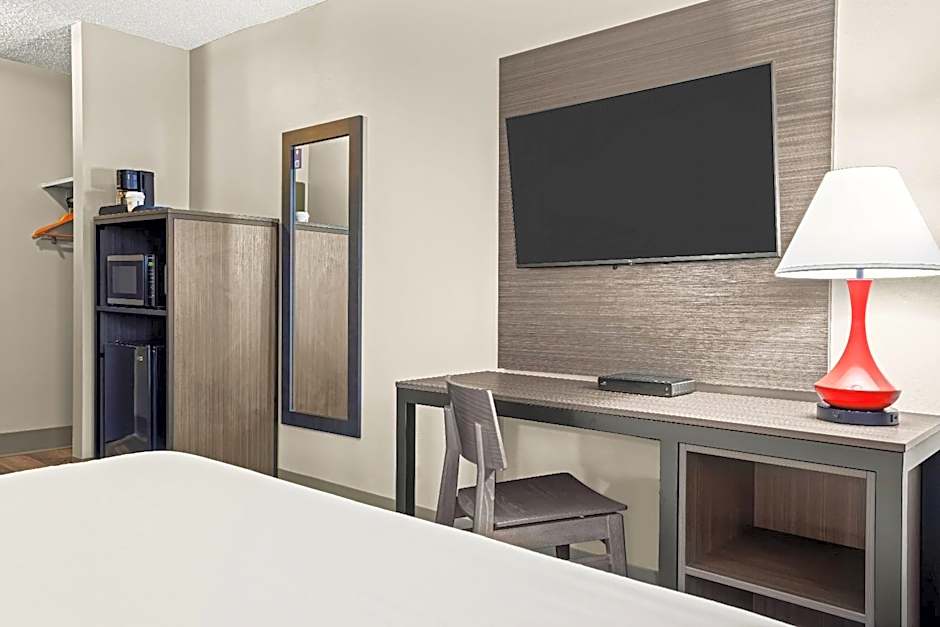 Super 8 by Wyndham Thunder Bay