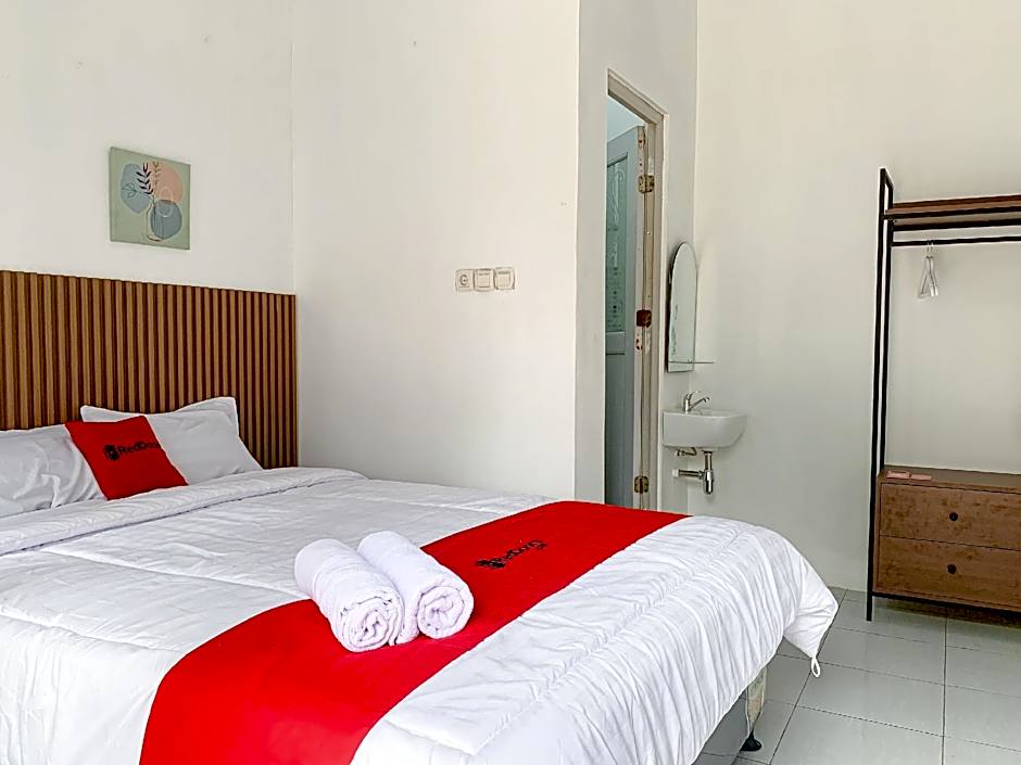 RedDoorz near FKIP UNTIRTA Serang
