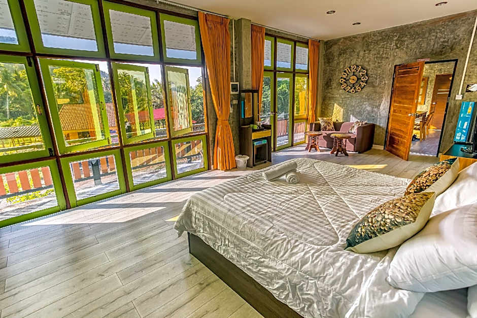 Tonmai Suites
