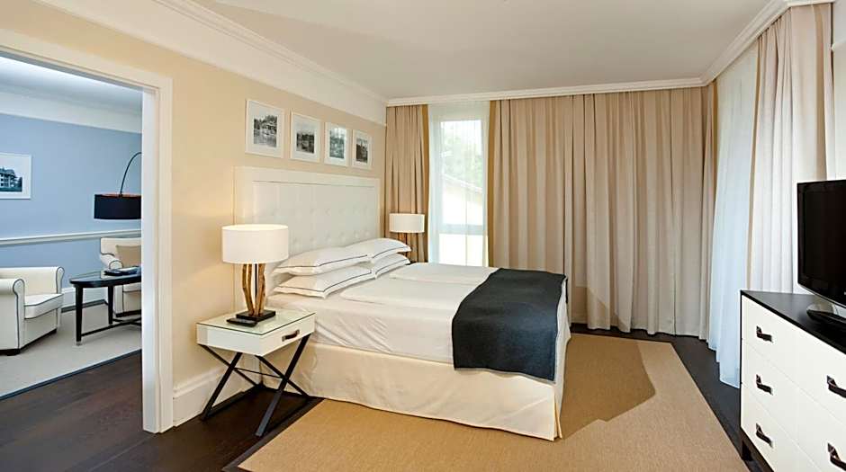 Lake's - My Lake Hotel