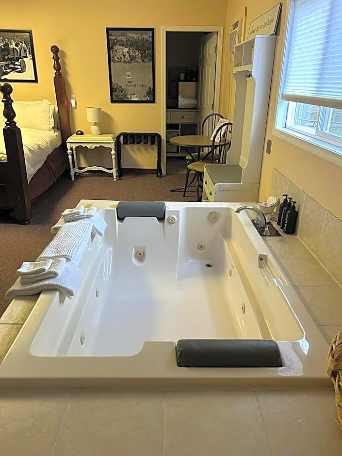 Old Towne Inne Chuckwagon Bar & Grill