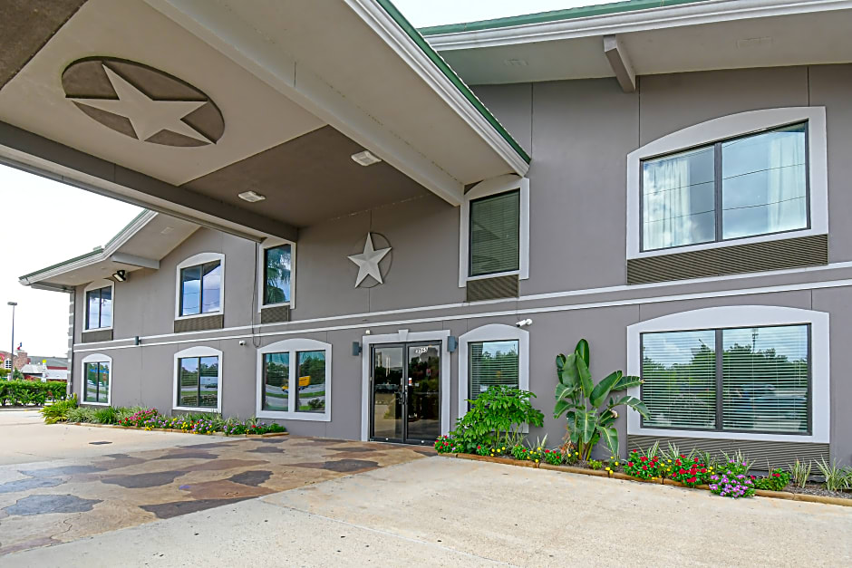 OYO Hotel Shenandoah Woodlands Mall