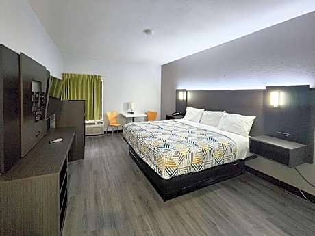 Deluxe King Room - Smoking