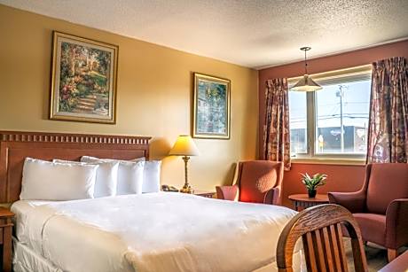 Standard Queen Room with Street View