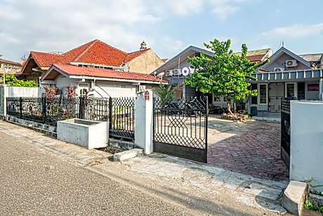 SUPER OYO Gandaria Guest House Near Masjid Raya Sumatera Barat
