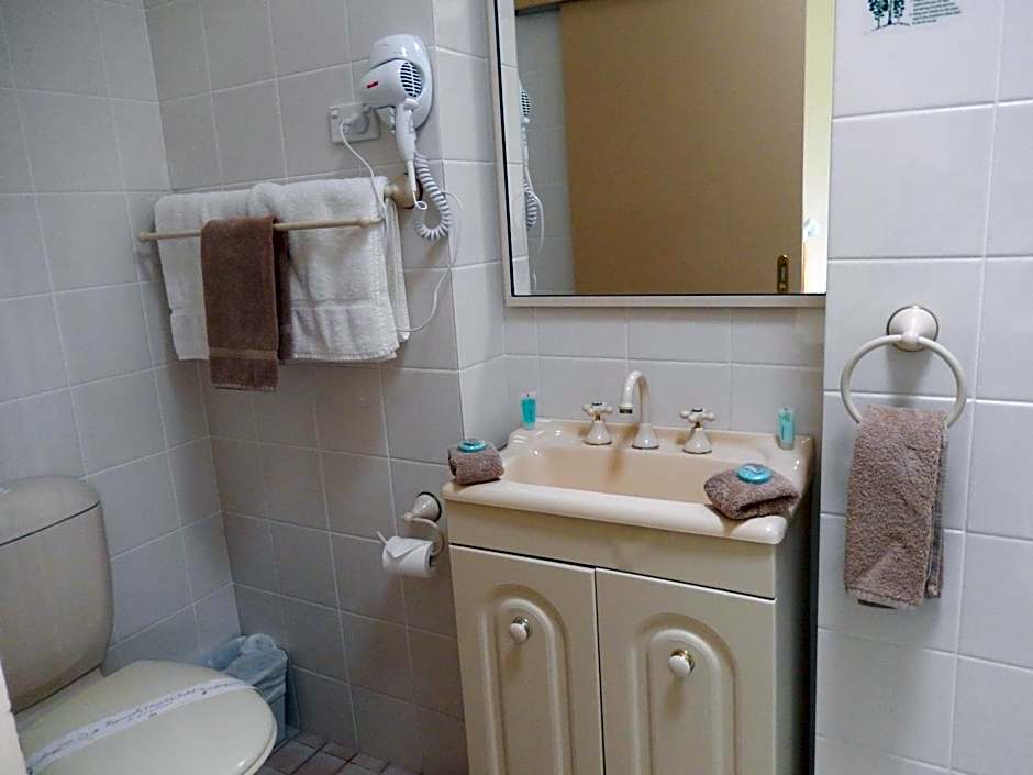 The Pioneer Way Motel